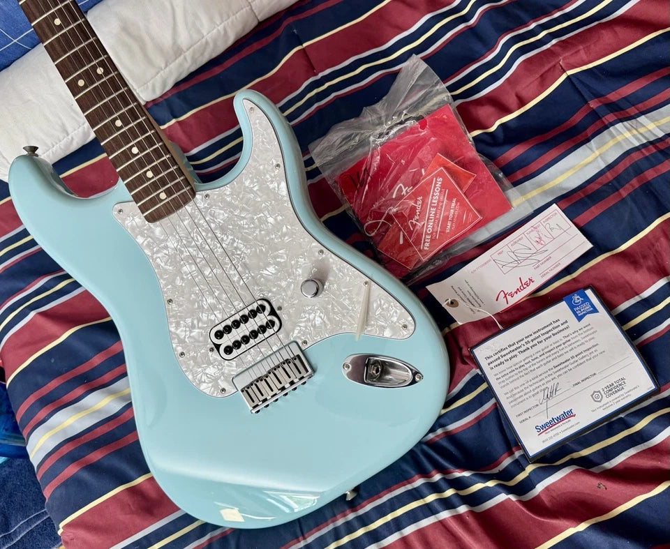 Fender Limited Edition Tom DeLonge Stratocaster - 2023 - Daphne Blue Variety shop